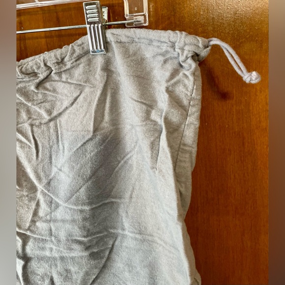 Brahmin gray dust cover - Picture 3 of 4